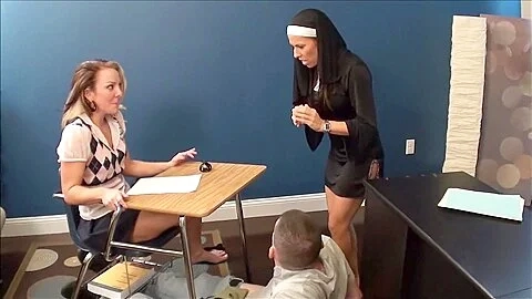 Lucky Fella Receives Phenomenal Footjob From Sexy During Class